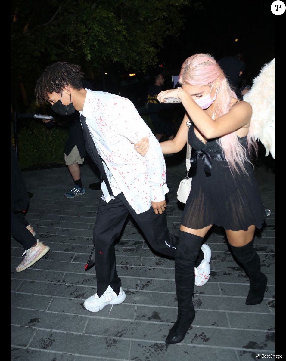Jaden Smith et sa compagne Sab Zada arrivent à la soirée déguisée d'Halloween à Los Angeles, le 30 octobre 2021.