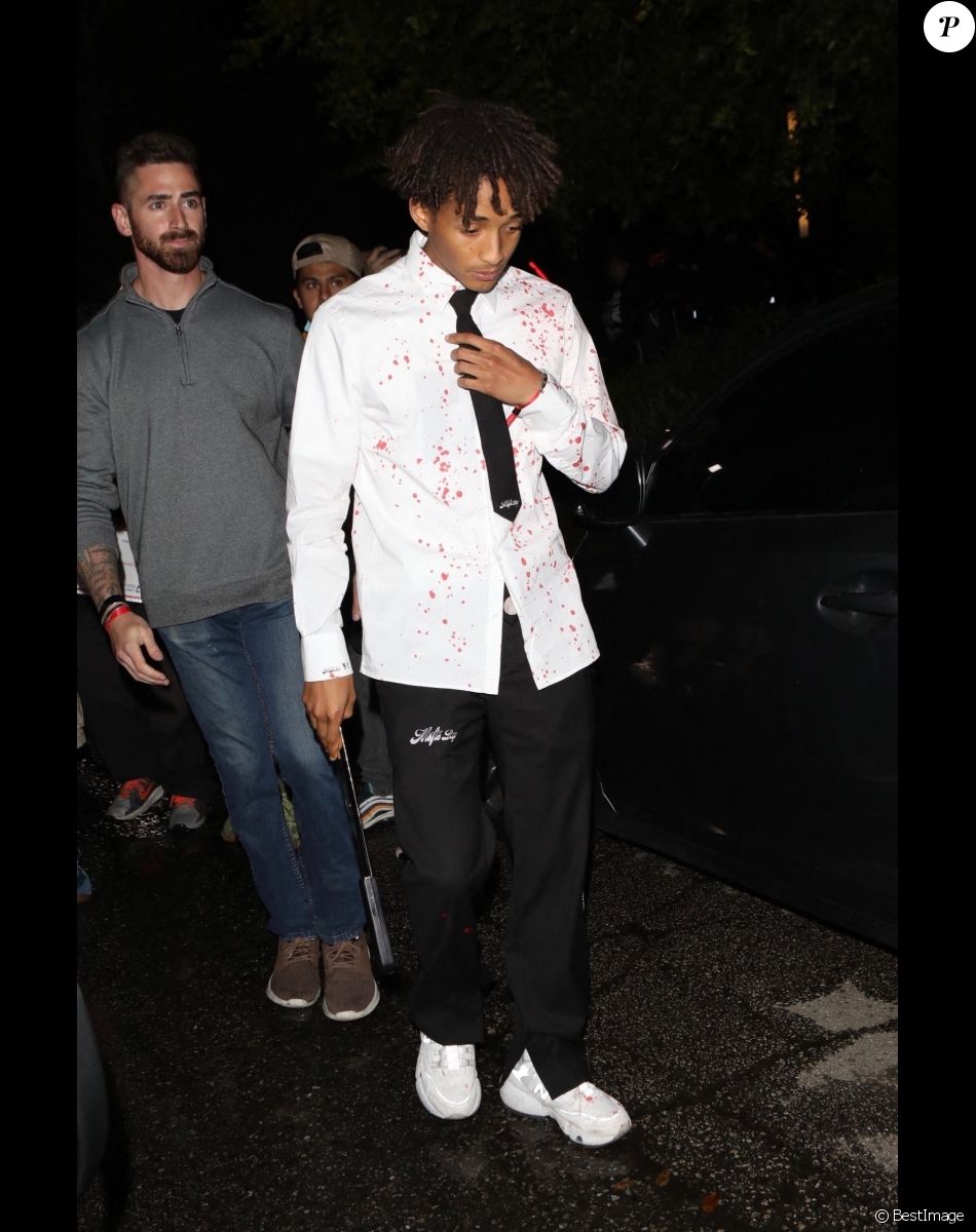 Jaden Smith quitte la soirée déguisée d'Halloween à Los Angeles, le 30 octobre 2021.