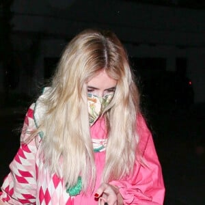 Emma Roberts quitte une soirée déguisée d'Halloween à Los Angeles, le 30 octobre 2021. 