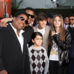 Tito Jackson, Marlon Jackson, Blanket Jackson, Justin Bieber, Paris Jackson - Michael Jackson immortalisé par ses enfants lors d'une cérémonie à Los Angeles le 26 janvier 2012