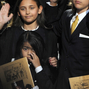 Paris Jackson, Prince Michael Jackson II (AKA Blanket) et Prince Michael Jackson lors de la cérémonie hommage à Michael Jackson au Staples Center de Los Angeles.