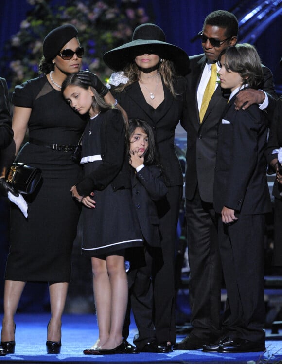 Janet Jackson, Latoya Jackson, Paris Jackson, Prince Michael Jackson II (AKA Blanket), Prince Michael Jaskson, Randy Jackson lors de la cérémonie hommage à Michael Jackson au Staples Center de Los Angeles, le 7 juillet 2009.