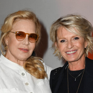 Sylvie Vartan et Sophie Davant - Soirée de lancement du premier livre de R. Perez "Ma mère, Dieu et Sylvie Vartan" aux éditions Les Escales dans les salons Hoche à Paris le 29 septembre 2021. © Coadic Guirec/Bestimage 