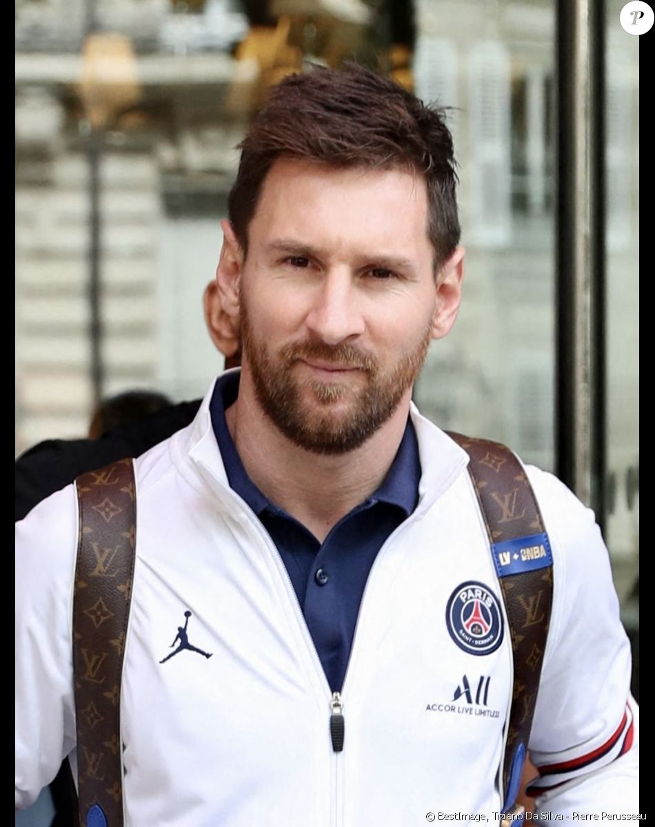 Lionel Leo Messi quitte l'hôtel Royal Monceau quelques heures avant le match de la ligue de champion PSG-Manchester City à Paris. © Tiziano Da Silva - Pierre Perusseau / Bestimage