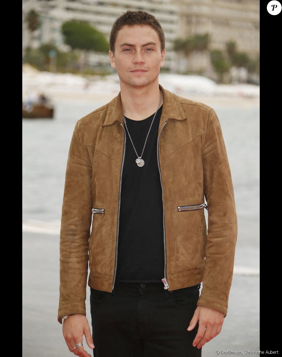 Louis Peres Photocall sur le ponton de l'Hôtel Barrière Le Majestic La 4ème saison de CANNESERIES à Cannes samedi 9 octobre 2021. © Christophe Aubert via Bestimage