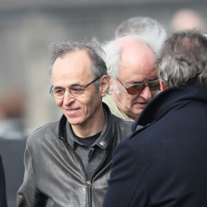 Jean-Jacques Goldman lors des obsèques de Véronique Colucci au cimetière communal de Montrouge, le 12 avril 2018.