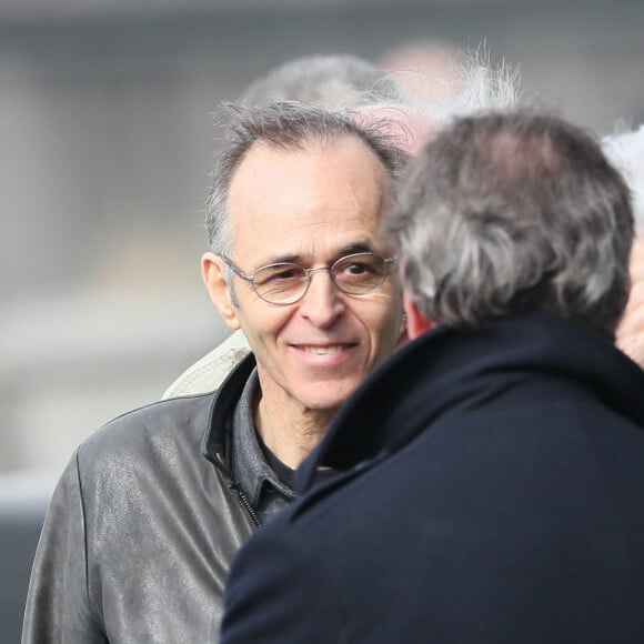 Jean-Jacques Goldman lors des obsèques de Véronique Colucci au cimetière communal de Montrouge, le 12 avril 2018.