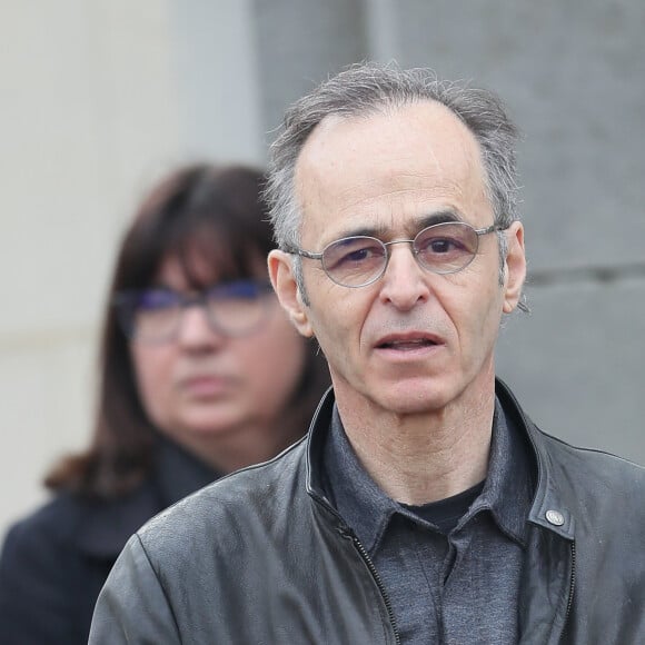 Jean-Jacques Goldman lors des obsèques de Véronique Colucci au cimetière communal de Montrouge, le 12 avril 2018.