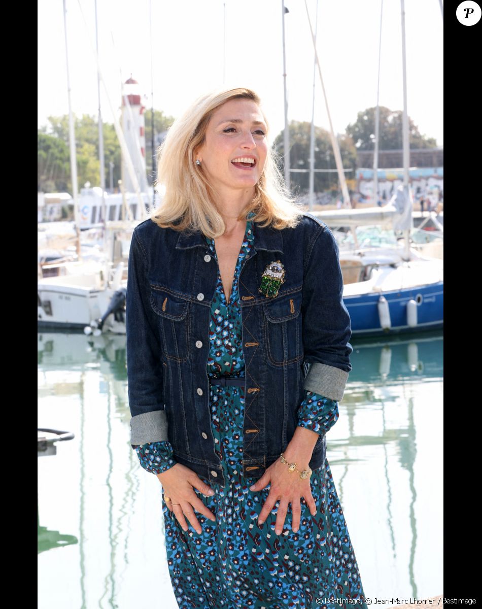Julie Gayet du téléfilm "La dernière partie" - Photocall lors du Festival de la Fiction de La Rochelle. Le 16 septembre 2021