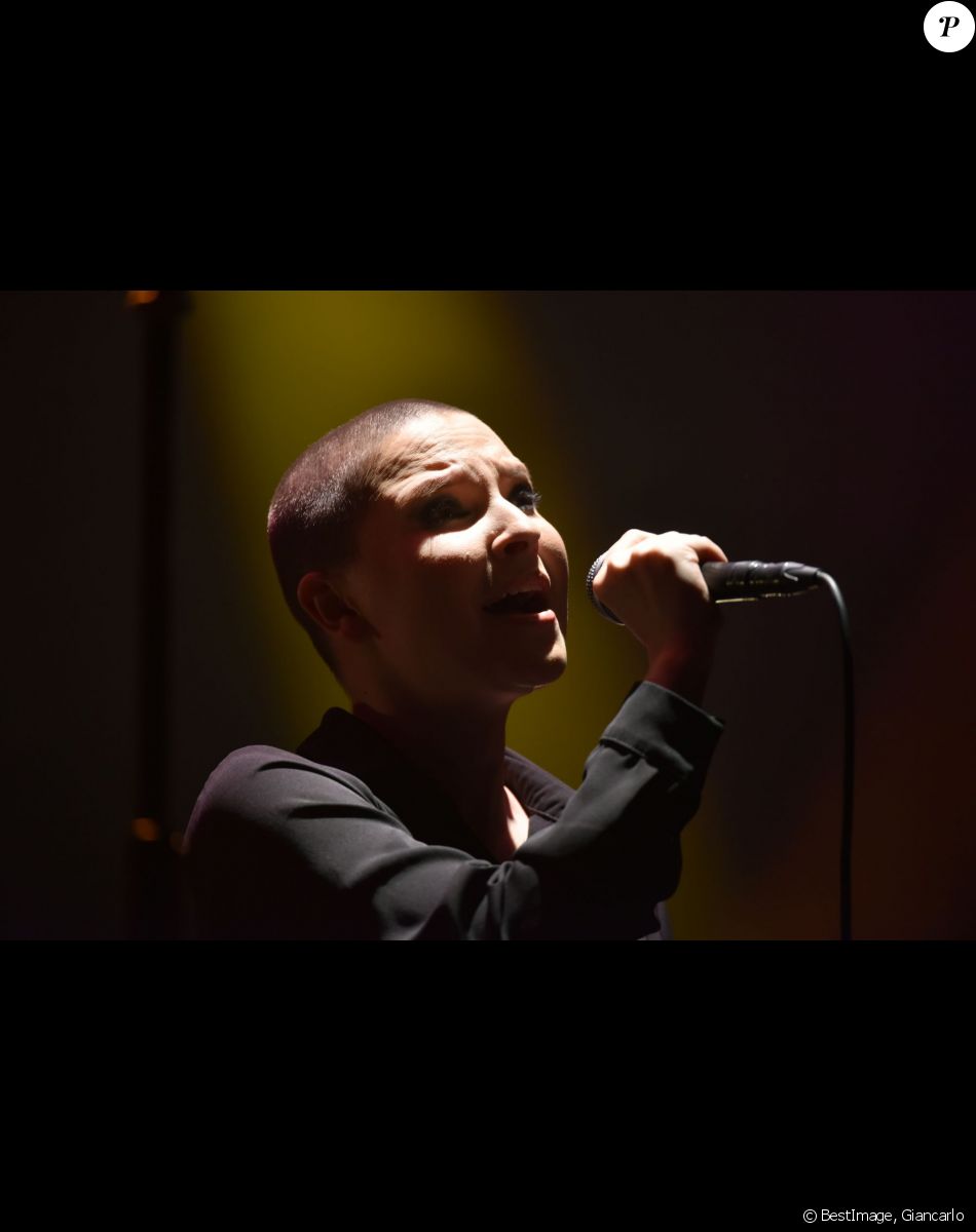 Exclusif - La finaliste de saison 4 de "The Voice", Anne Sila, donne un concert à l'Olympia à Paris, le 28 avril 2016. © Giancarlo Gorassini