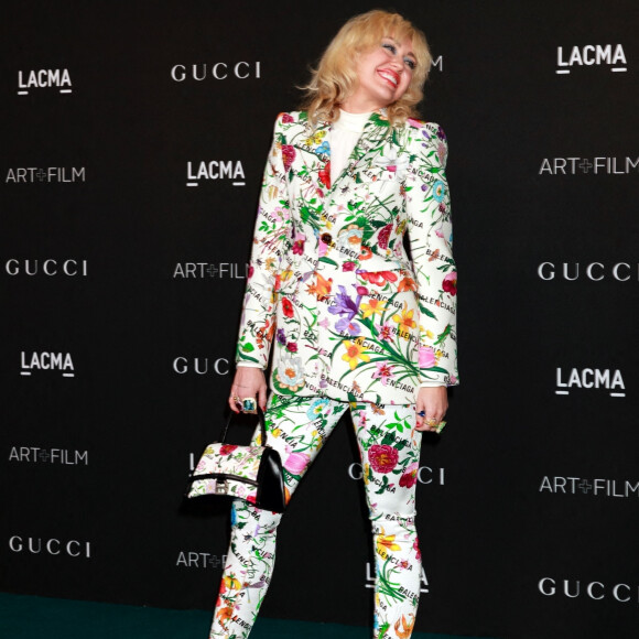 Miley Cyrus (Balenciaga) - People au 10ème "Annual Art+Film Gala" organisé par Gucci à la "LACMA Art Gallery" à Los Angeles. Le 6 novembre 2021 
