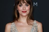 Dakota Johnson divine en décolleté scintillant, Serena Williams et Lil Nas X sortent les frous frous