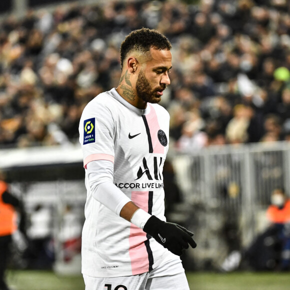 Neymar (psg) - Match de football en ligue 1 Uber Eats : Le PSG bat Bordeaux 3 - 2 au stade Matmut Atlantique le 6 novembre 2021. © Thierry Breton / Panoramic / Bestimage 