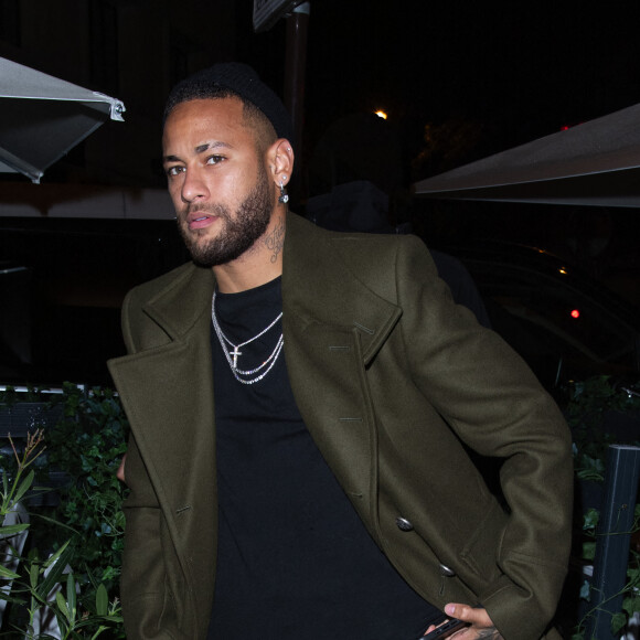 Neymar Jr. arrive à l'anniversaire de C.Bruna (27 ans) au restaurant Giusé Trattoria à Paris, France, le 1 octobre 2021. © Tiziano Da Silva-Pierre Perusseau/Bestimage 