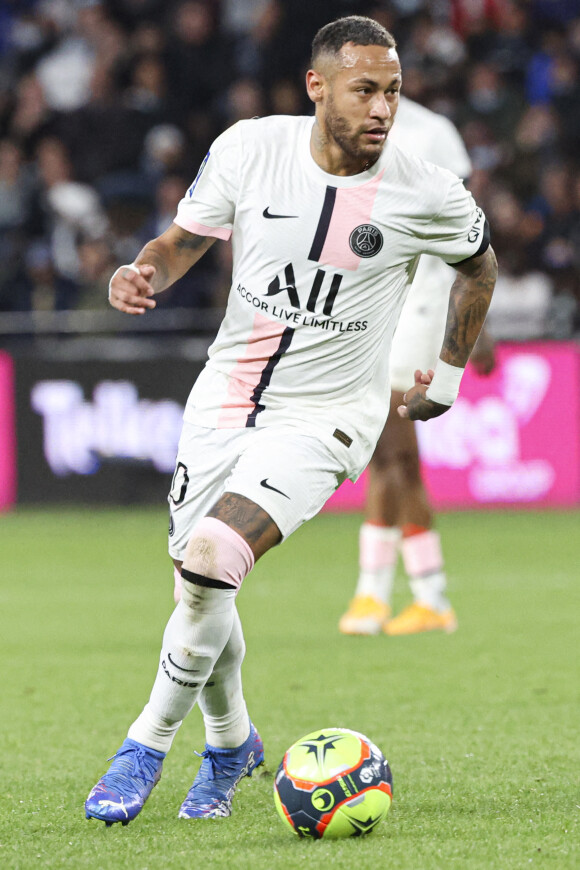 Neymar Jr Da Silva 10 - Match de football en ligue 1 Uber Eats : PSG (Paris Saint-Germain) remporte la victoire 2-1 contre Metz le 22 septembre 2021. © Elyxandro Cegarra/Panoramic/Bestimage 