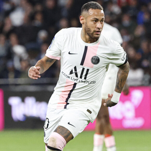 Neymar Jr Da Silva 10 - Match de football en ligue 1 Uber Eats : PSG (Paris Saint-Germain) remporte la victoire 2-1 contre Metz le 22 septembre 2021. © Elyxandro Cegarra/Panoramic/Bestimage 