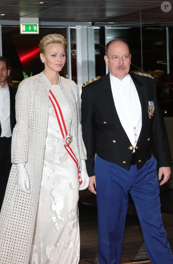 La princesse Charlène de Monaco et le prince Albert II de Monaco - Soirée de gala lors de la fête nationale monégasque au Grimaldi Forum à Monaco, le 19 novembre 2017. © Claudia Albuquerque/Bestimage 