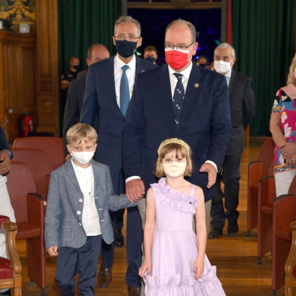 Le prince Albert II de Monaco et ses enfants, le prince héréditaire Jacques et la princesse Gabriella, accompagnés par M. Calcagno, le directeur du Musée, Alexandra Valetta-Ardisson, la député des Alpes-Maritimes, et M. Laurent Stefanini, l'ambassadeur de France à Monaco, ont participé au lancement du programme "Océano pour Tous" au Musée Océanographique de Monaco, le 1er juin 2021. © Bruno Bebert/Bestimage