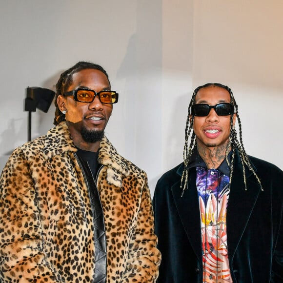 Carla Ginola et Nolwenn Leroy posent avec les rappeurs Offset et Tyga - Défilé de mode Lanvin lors de la Fashion Week printemps/été 2022 à Paris. Le 3 octobre 2021. © Veeren Ramsamy-Christophe Clovis/Bestimage