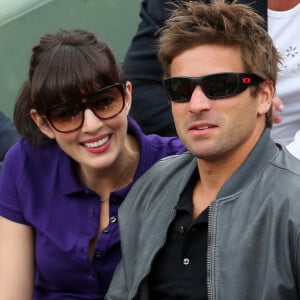 Arnaud Clément et sa compagne Nolwenn Leroy dans les tribunes de Roland-Garros à Paris. Le 9 juin 2012.