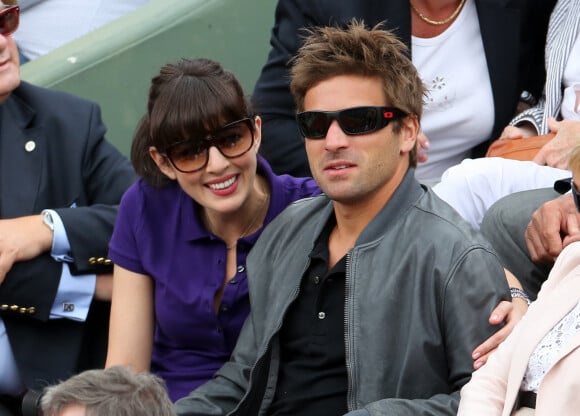 Arnaud Clément et sa compagne Nolwenn Leroy dans les tribunes de Roland-Garros à Paris. Le 9 juin 2012.