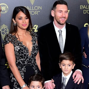 Lionel Leo Messi, sa femme Antonella Roccuzzo et leurs fils Thiago et Mateo - Cérémonie du Ballon d'Or 2019 à Paris, le 2 décembre 2019. © JB Autissier / Panoramic / Bestimage