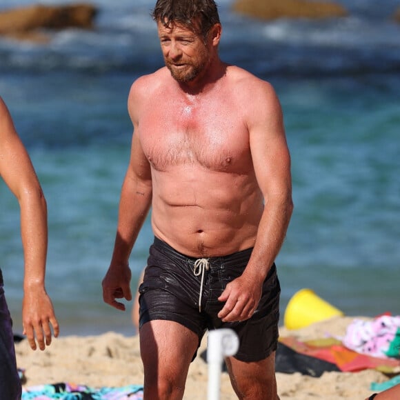 Exclusif - Simon Baker sur la plage de Bronte à Sydney, le 26 septembre 2021