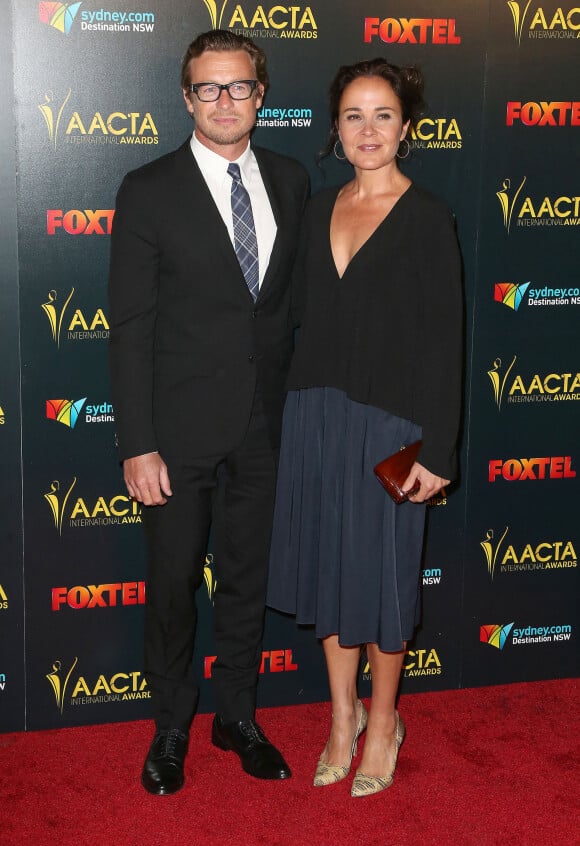Simon Baker et sa femme Rebecca Rigg lors de la 6ème soirée des "AACTA International Awards" au Avalon Hollywood à Los Angeles, Californie, Etats-Unis, le 6 janvier 2017. © F. Sadou/AdMedia/Zuma Press/Bestimage
