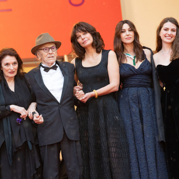 Claude Lelouch (Smoking Dior, montre Van Cleef & Arpels), Anouk Aimée, Jean-Louis Trintignant, Marianne Denicourt (habillée en Dior) , Monica Bellucci, Tess Lauvergne - Montée des marches du film "Les plus belles années d'une vie" lors du 72ème Festival International du Film de Cannes. Le 18 mai 2019 © Jacovides-Moreau / Bestimage 