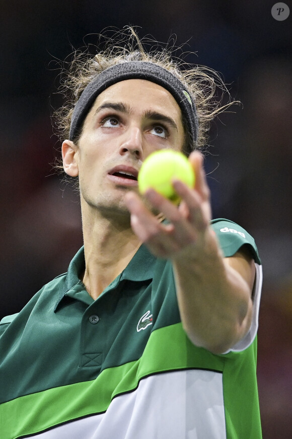 Pierre-Hugues Herbert - Le Français Pierre-Hugues Herbert battu par l'Espagnol Carlos Alcaraz (6-7 [4], 7-6 [2], 7-5) lors du tournoi de tennis Rolex Paris Masters, le 2 novembre 2021. © JB Autissier / Panoramic / Bestimage