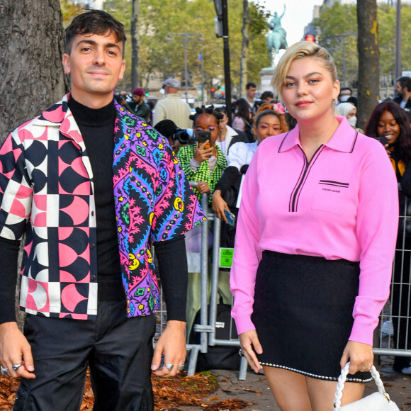Louane Emera et son compagnon Florian Rossi arrivent au défilé de mode Miu Miu lors de la Fashion Week printemps/été 2022 à Paris, France. © Veeren Ramsamy-Christophe Clovis/Bestimage 