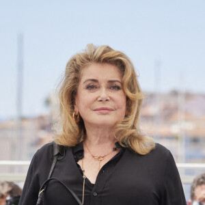 Catherine Deneuve au photocall du film De son vivant (Hors compétition) lors du 74ème festival international du film de Cannes le 11 juillet 2021 © Borde / Jacovides / Moreau / Bestimage 