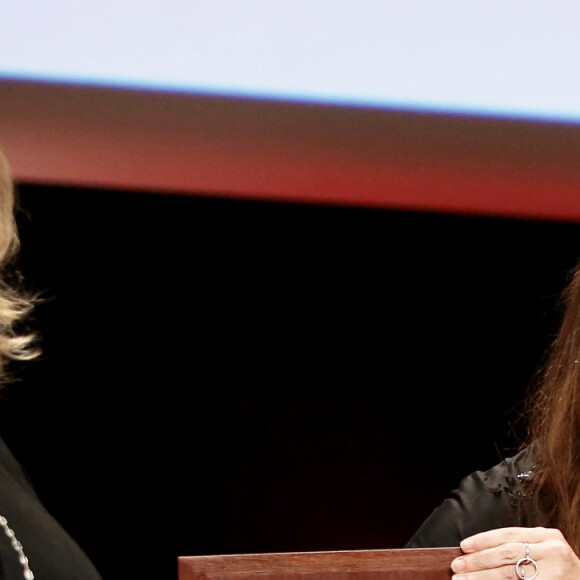 Catherine Deneuve, Chiara Mastroianni (habillée en Dior) - Remise du Prix Lumière 2016 à Catherine Deneuve lors du 8ème Festival Lumière à Lyon. Le 14 octobre 2016 © Dominique Jacovides / Bestimage 