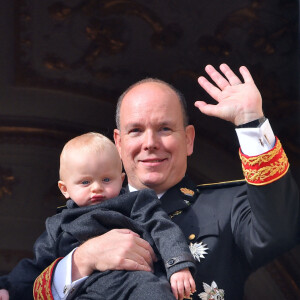 La princesse Charlène de Monaco, sa fille la princesse Gabriella, le prince Albert II de Monaco et son fils le prince Jacques au balcon du palais lors de la Fête Nationale monégasque le 19 novembre 2015. © Bruno Bébert / Dominique Jacovides / Bestimage