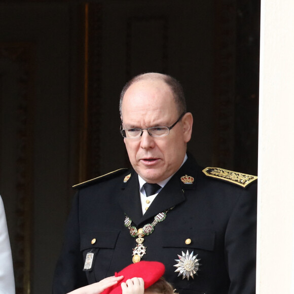 Le prince Albert II de Monaco, sa femme la princesse Charlene et leurs enfants le prince Jacques et la princesse Gabriella - La famille princière de Monaco au balcon du palais lors de la Fête nationale monégasque à Monaco. Le 19 novembre 2019 © Dominique Jacovides / Bestimage