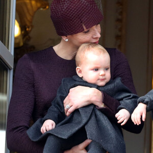La princesse Charlène de Monaco et sa fille la princesse Gabriella - La famille princière de Monaco au balcon du palais lors de la Fête Nationale monégasque le 19 novembre 2015. © Dominique Jacovides/Bruno Bébert/ Bestimage