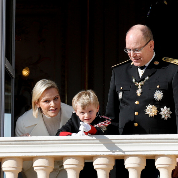 La princesse Charlène de Monaco, le prince Albert II de Monaco, le prince Jacques - La famille princière de Monaco au balcon du palais lors de la Fête nationale monégasque à Monaco. Le 19 novembre 2019 © Claudia Albuquerque / Bestimage