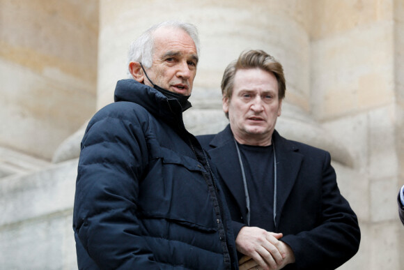 Alain Terzian et Benoit Magimel - Sorties de la messe hommage à Rémy Julienne en l'église Saint-Roch à Paris, le 5 mars 2021.