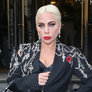 Lady Gaga à la sortie d'un hôtel à Londres, le 12 novembre 2021. 