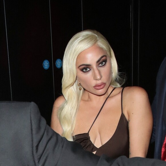 Lady Gaga à la sortie de l'hôtel W de Londres, Royaume Uni, le 10 novembre 2021. 