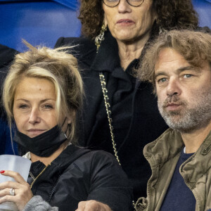 Patrick Puydebat et sa compagne Caroline - Match de qualification pour la Coupe du monde 2022 entre la France et le Kazakhstan au stade Parc des Princes à Paris, le 13 novembre 2021. © Cyril Moreau/Bestimage