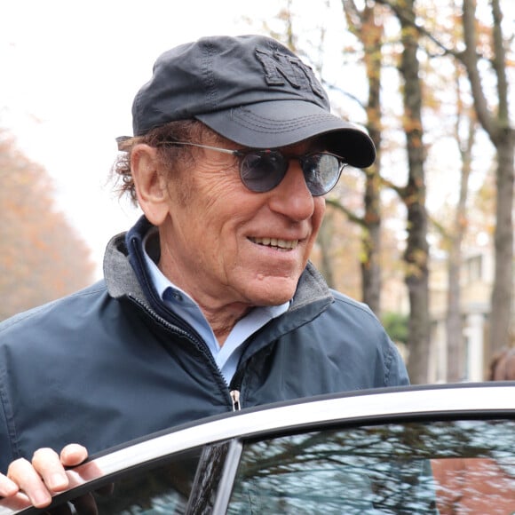Alain Souchon - Arrivées des people pour l'enregistrement de l'émission "Vivement dimanche" à Paris le 21 octobre 2019.