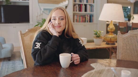 Capture d'écran de la vidéo "73 questions" de Vogue sortie ce jeudi 21 octobre 2021, Adele fait visiter sa maison.