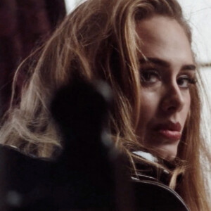 Captures d'écran du clip de la nouvelle chanson de Adele "Easy On Me". 2021