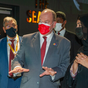 Le prince Albert II de Monaco en visite au Pavillon de Monaco lors de la journée nationale de Monaco à l'Expo Dubaï 2020 (Exposition universelle), à Dubaï, Emirats Arabes Unis, le 13 Novembre 2021. © Nicolas Briquet/Bestimage 