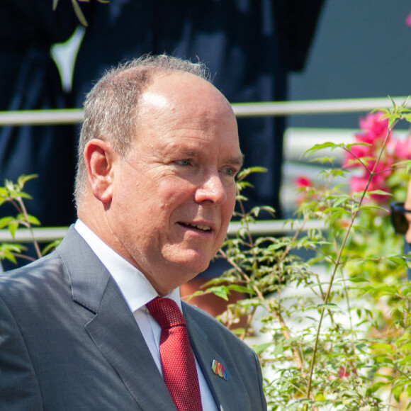 Le prince Albert II de Monaco en visite au Pavillon de Monaco lors de la journée nationale de Monaco à l'Expo Dubaï 2020 (Exposition universelle), à Dubaï, Emirats Arabes Unis, le 13 Novembre 2021. © Nicolas Briquet/Bestimage 