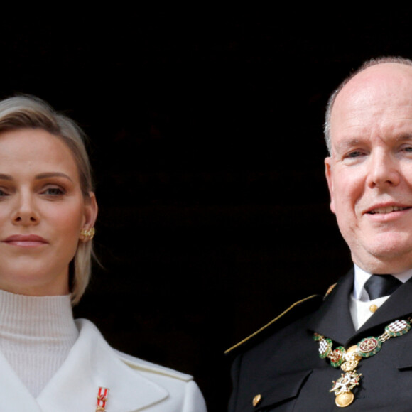 Le prince Albert II de Monaco, la princesse Charlène de Monaco - La famille princière de Monaco au balcon du palais lors de la Fête nationale monégasque à Monaco. Le 19 novembre 2019 © Claudia Albuquerque / Bestimage 