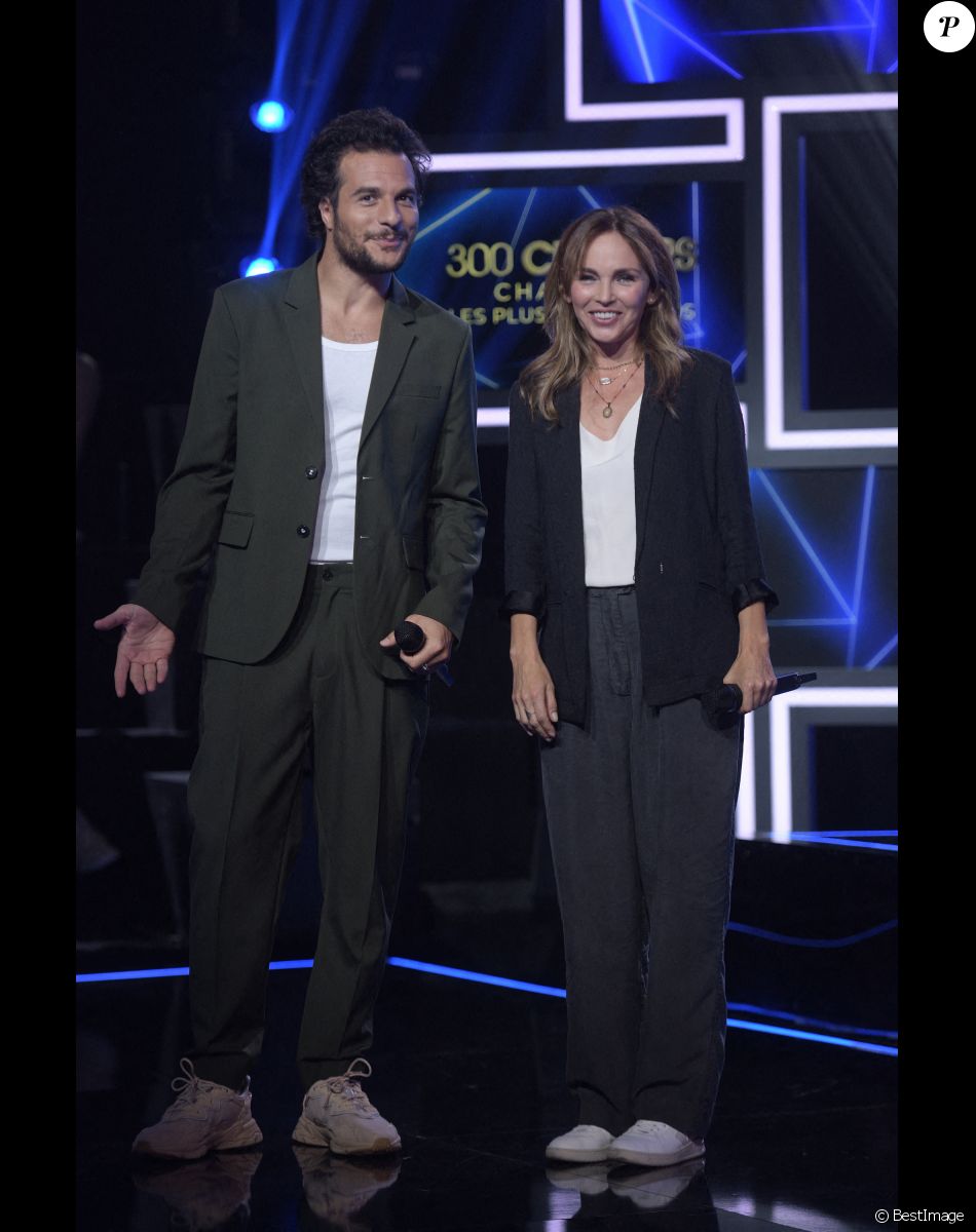 Exclusif - Claire Keim et Amir Haddad - Enregistrement de l'émission "300 Choeurs chantent Les plus beaux duos" à Paris, qui sera diffusée le 8 janvier 2021 sur France 3. © Tiziano Da Silva / Bestimage