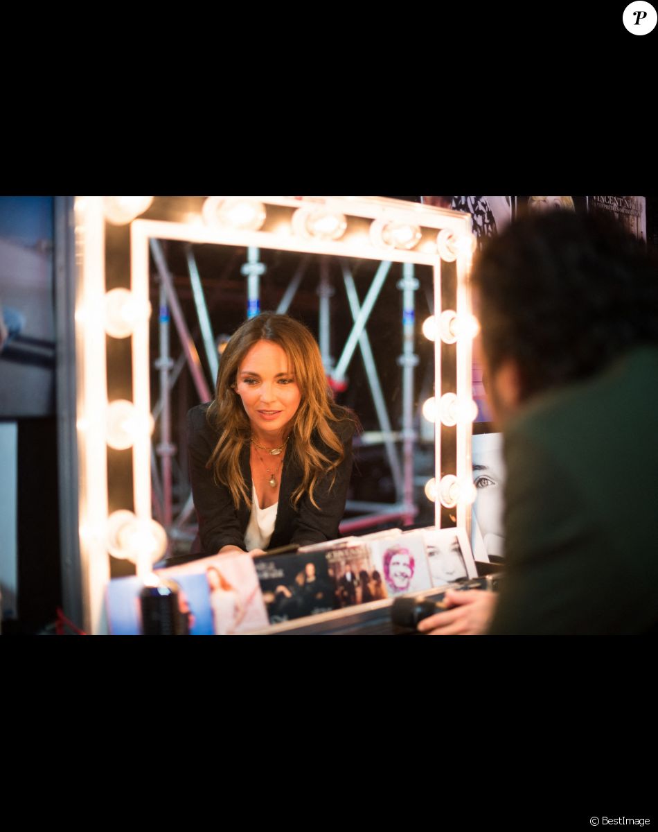 Exclusif - Claire Keim et Amir Haddad - Backstage de l'enregistrement de l'émission "300 Choeurs chantent Les plus beaux duos" à Paris, qui sera diffusée le 8 janvier 2021 sur France 3. © Tiziano Da Silva / Bestimage