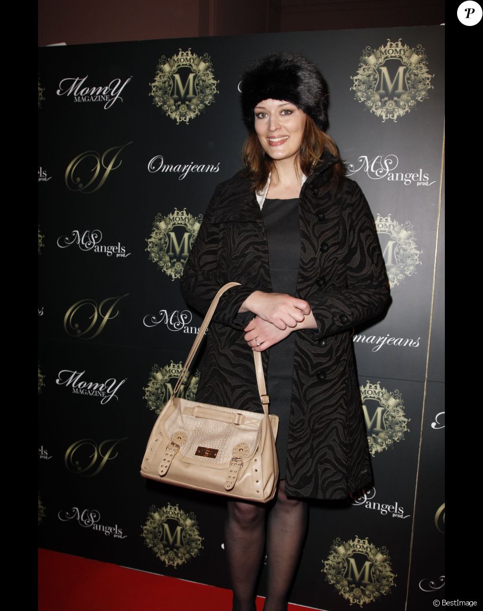 Kelly Bochenko assiste au Defile de Mode Omar Jeans, au pavillon Champs-Elysees, à Paris le 31 mars 2013.